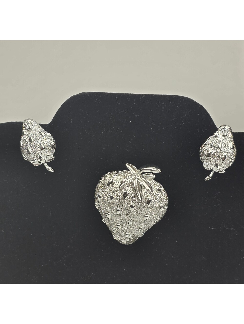Brooch & Earrings Set Sarah Coventry Silver Strawberry Vintage
